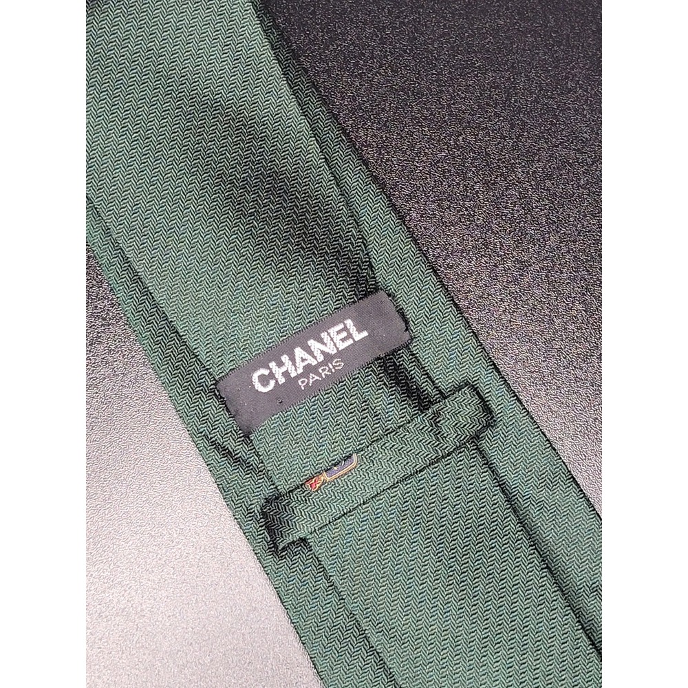 Vintage Chanel Paris Tie Green Herringbone Crest 100% Silk Italy Fair